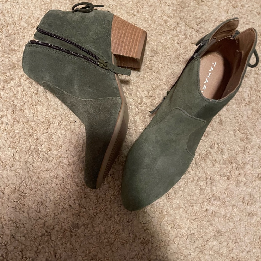 Super cute suede green booties